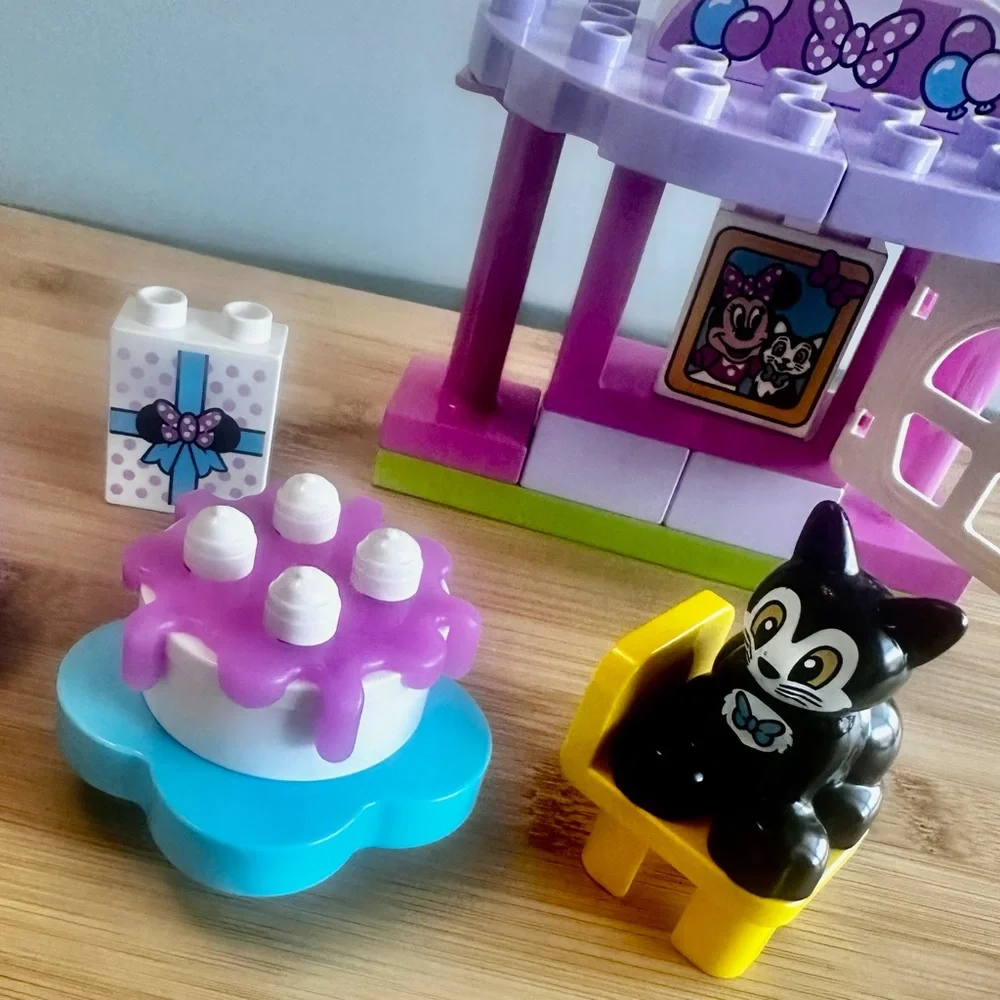 Lego 10873 DUPLO Minnie’s Birthday Party Purple and Yellow Brick Set